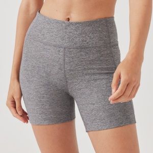 Outdoor voices warmup 5” short in graphite (size M)